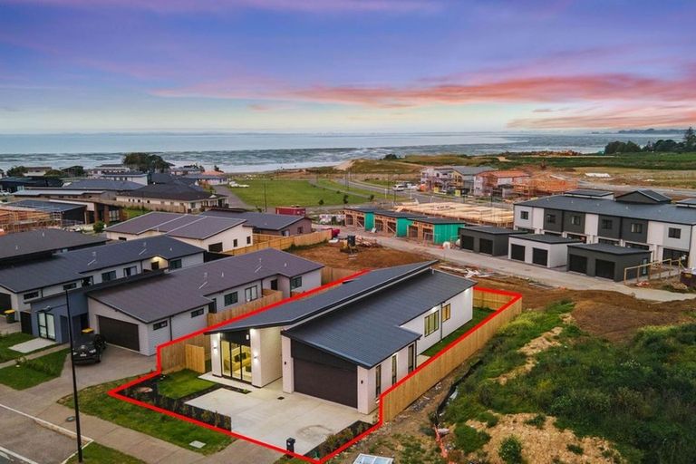 Photo of property in 65 Clarks Beach Road, Clarks Beach, 2122