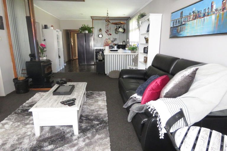 Photo of property in 15 Grey Road, Reefton, 7830