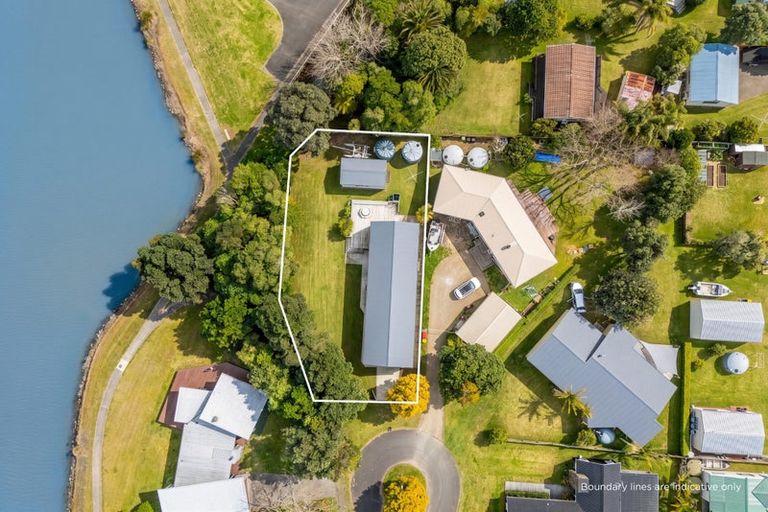 Photo of property in 17 Martin Place, Cooks Beach, Whitianga, 3591