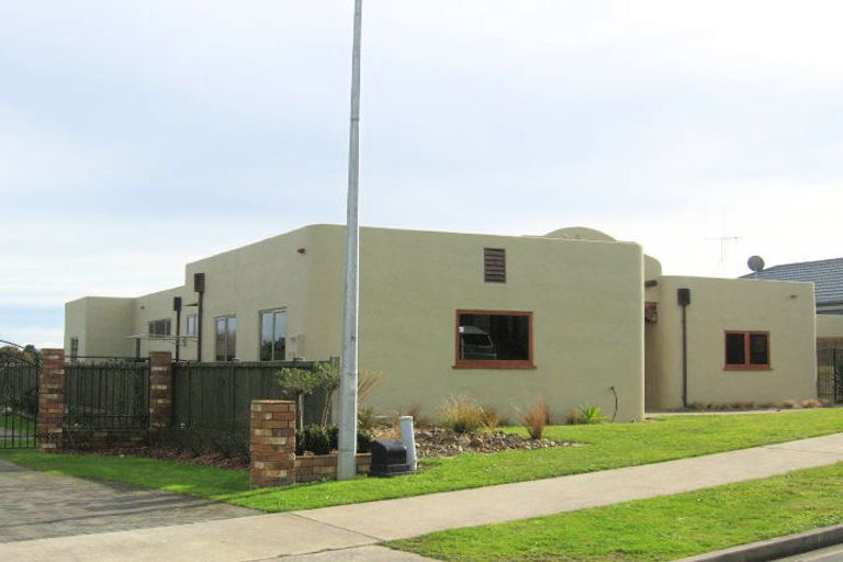 Photo of property in 10 Palm Grove Drive, Western Heights, Hamilton, 3200