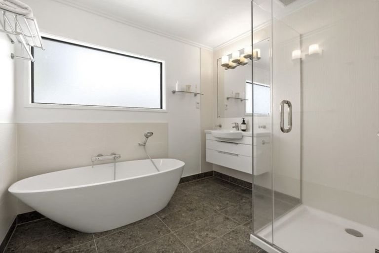 Photo of property in 11 Holyoake Place, Chatswood, Auckland, 0626