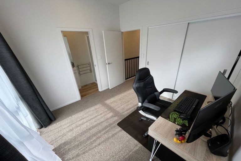 Photo of property in 1/2 Stokes Avenue, Te Atatu Peninsula, Auckland, 0610