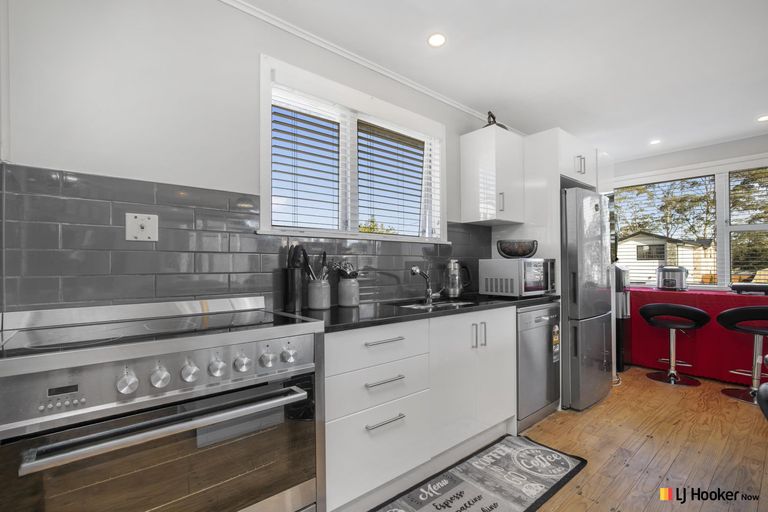 Photo of property in 88 Vodanovich Road, Te Atatu South, Auckland, 0610