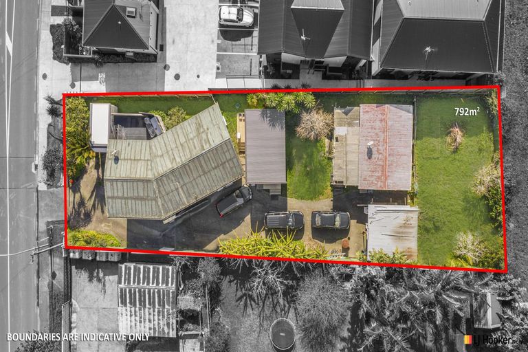 Photo of property in 88 Vodanovich Road, Te Atatu South, Auckland, 0610