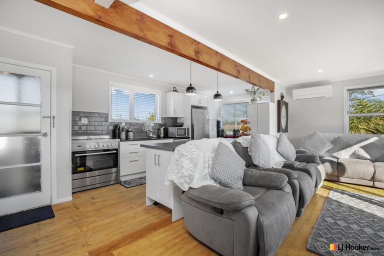 Photo of property in 88 Vodanovich Road, Te Atatu South, Auckland, 0610