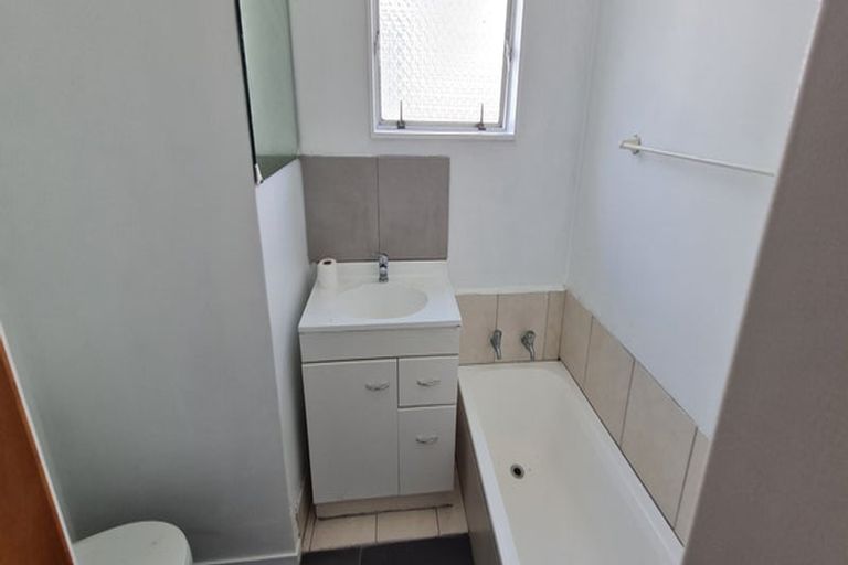 Photo of property in 60 Percy Dyett Drive, Karori, Wellington, 6012