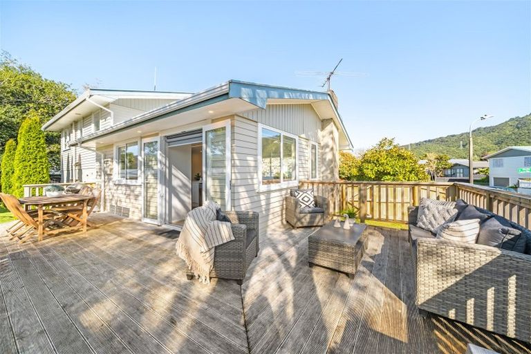 Photo of property in 1 Riverlea Way, Totara Park, Upper Hutt, 5018