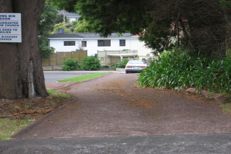 Photo of property in 18a Vardon Road, Green Bay, Auckland, 0604