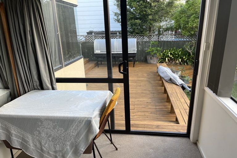 Photo of property in 2/94 Norwood Road, Bayswater, Auckland, 0622
