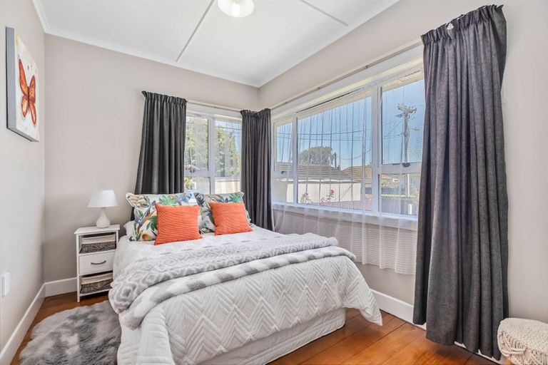 Photo of property in 15 Howden Street, Waiuku, 2123