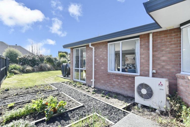 Photo of property in 28 Shenley Drive, Belfast, Christchurch, 8051