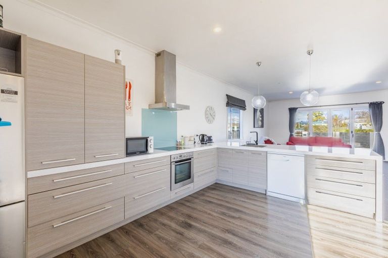 Photo of property in 3 Francis Drake Street, Waipukurau, 4200