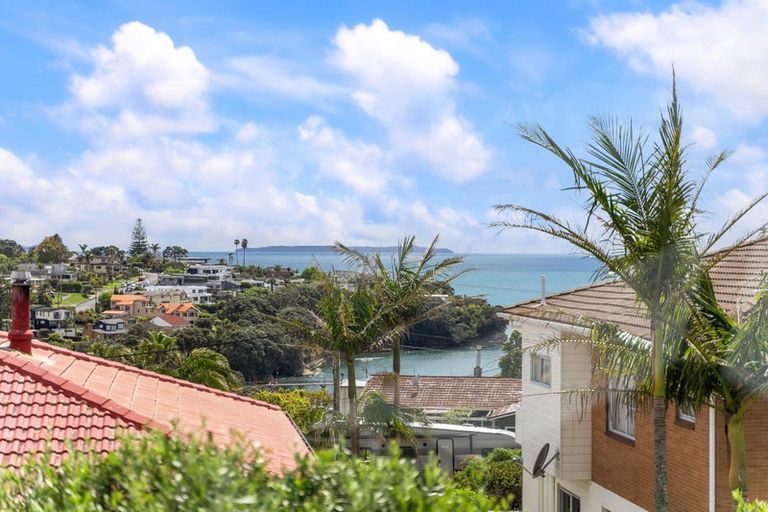 Photo of property in 2/9 Folkestone Street, Murrays Bay, Auckland, 0630