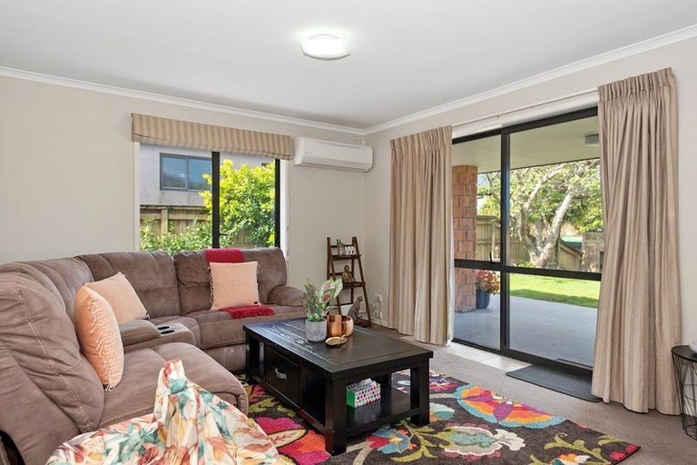 Photo of property in 79 Saint James Drive, Huntington, Hamilton, 3210