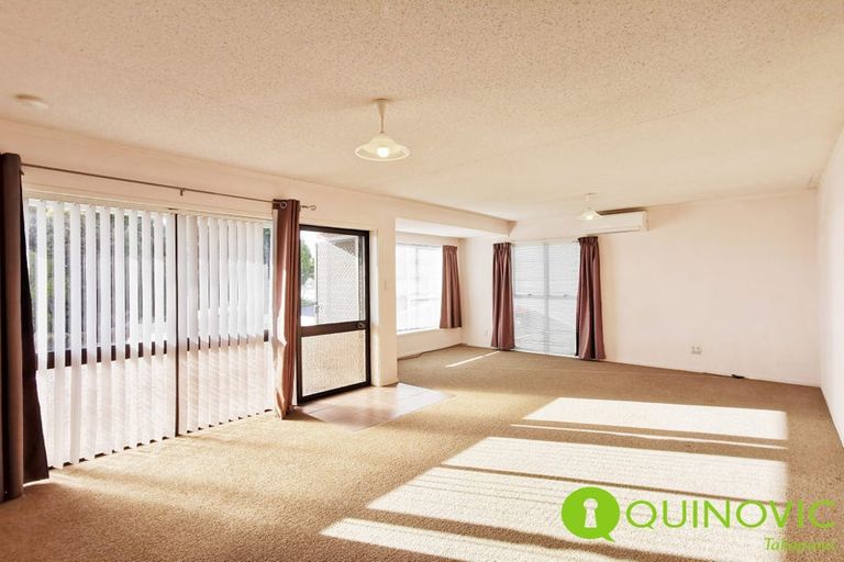 Photo of property in 1/8 Pupuke Road, Hillcrest, Auckland, 0627