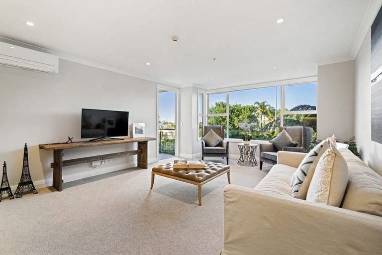 Photo of property in 98b/30 Ambassador Glade, Orewa, 0931