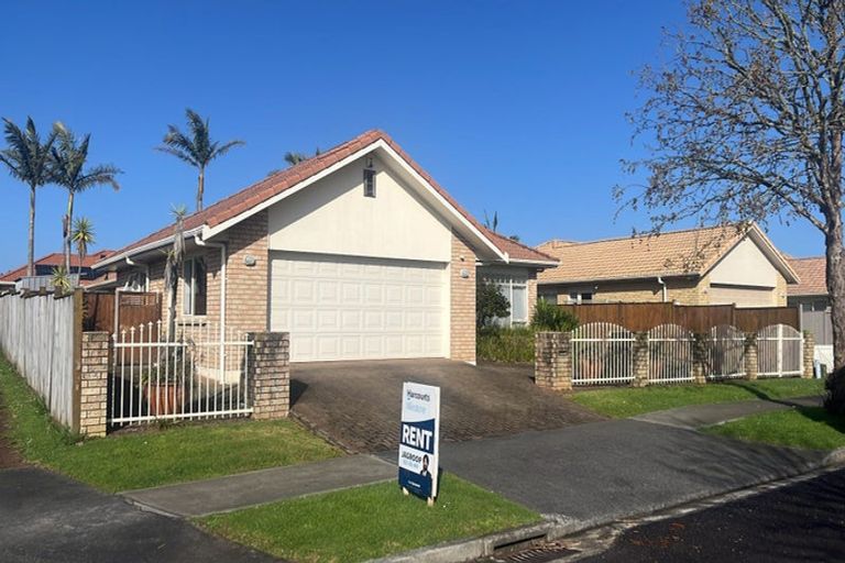 Photo of property in 14 Corta Bella Place, Golflands, Auckland, 2013