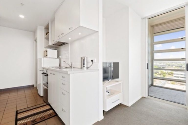 Photo of property in Proximity Apartments, 909/17 Osterley Way, Manukau, Auckland, 2104