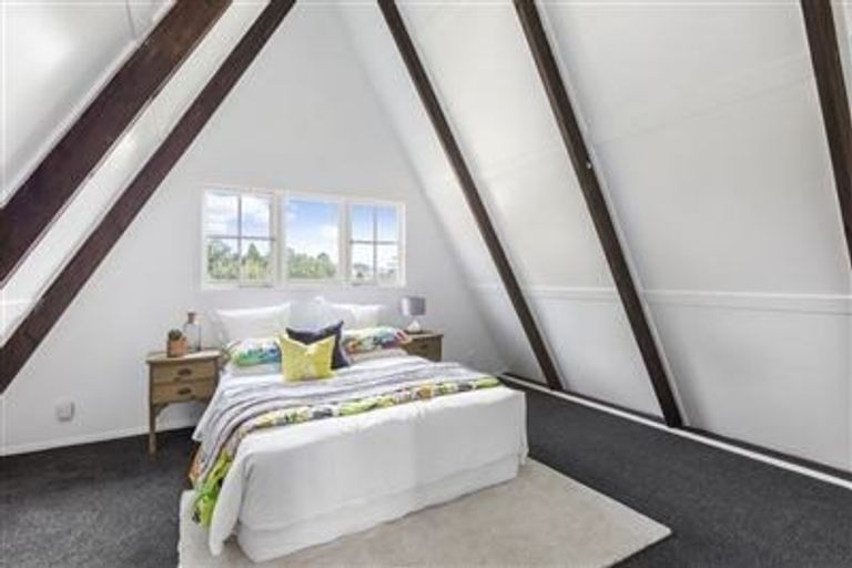 Photo of property in 1/18b Verbena Road, Birkdale, Auckland, 0626