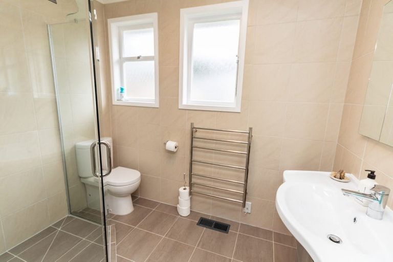 Photo of property in 18 Whangakoko Grove, Birchville, Upper Hutt, 5018