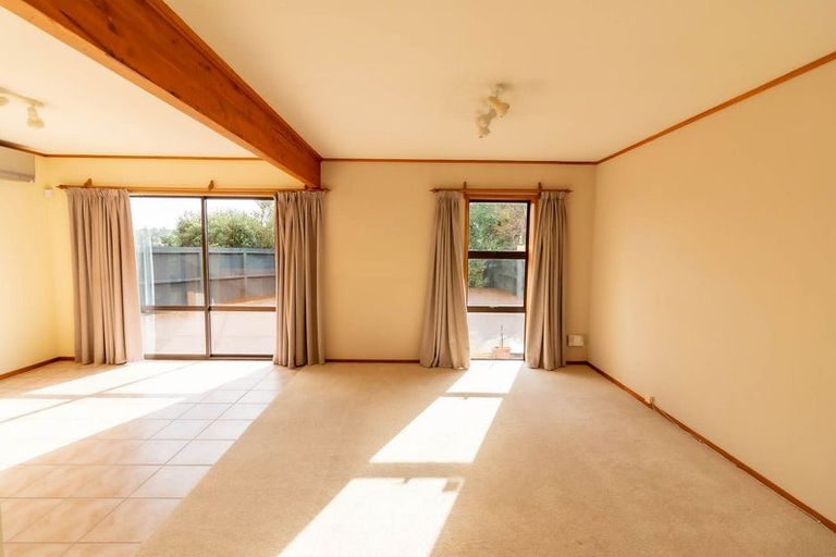 Photo of property in 85 Kennedy Avenue, Forrest Hill, Auckland, 0620