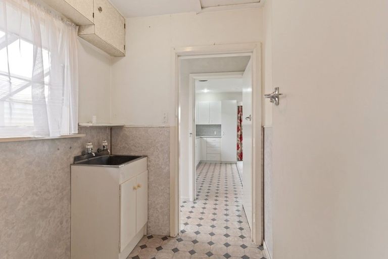 Photo of property in 4 Dunstan Crescent, Hornby, Christchurch, 8042