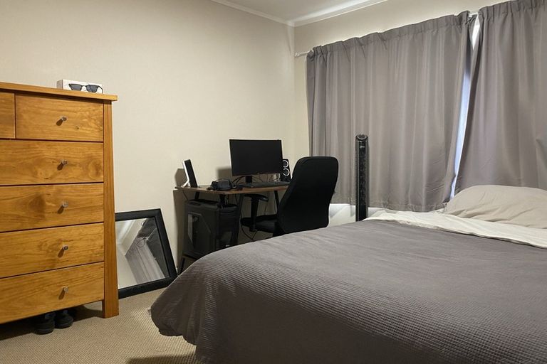Photo of property in 1/114 Te Atatu Road, Te Atatu South, Auckland, 0610