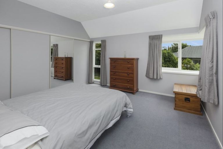 Photo of property in 18 Lombard Place, Avonhead, Christchurch, 8042