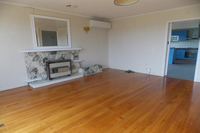 Photo of property in 15 Bancroft Terrace, Newlands, Wellington, 6037