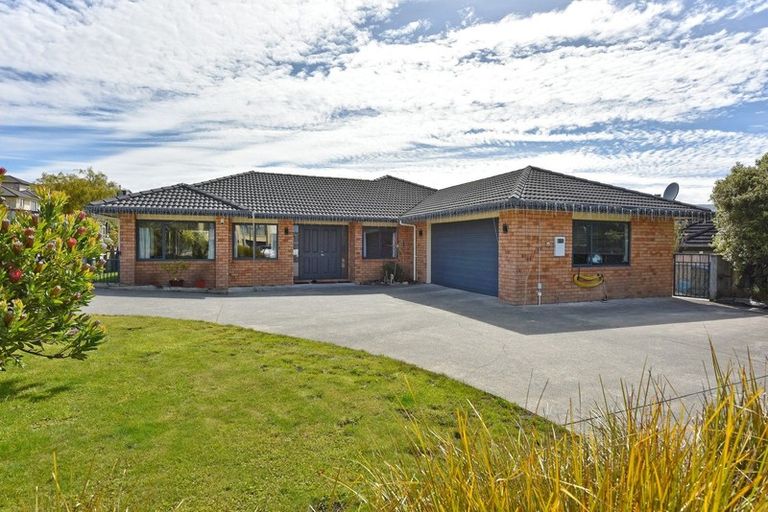 Photo of property in 3 Riverstone Drive, Riverstone Terraces, Upper Hutt, 5018