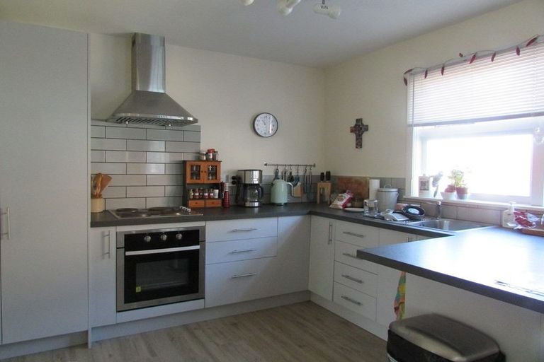 Photo of property in 2 Hawkhurst Road, Lyttelton, 8082