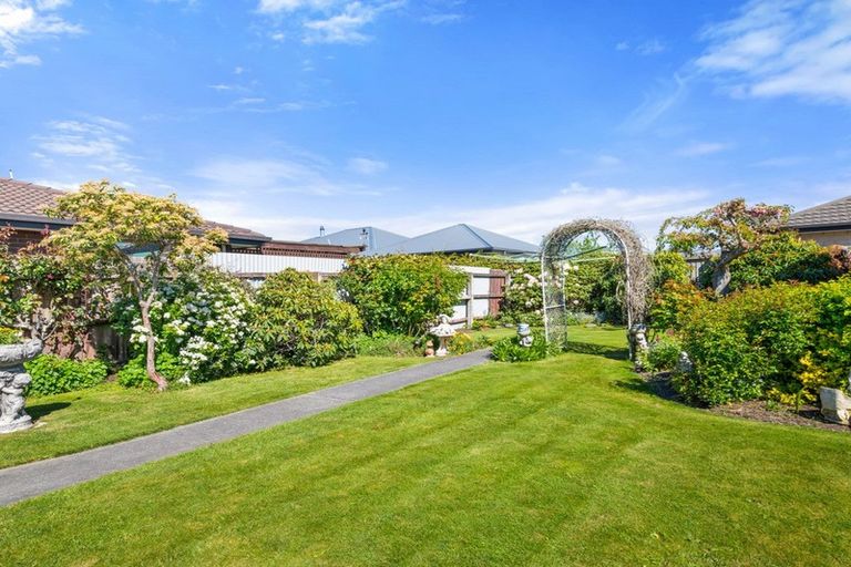 Photo of property in 861 Main North Road, Belfast, Christchurch, 8051