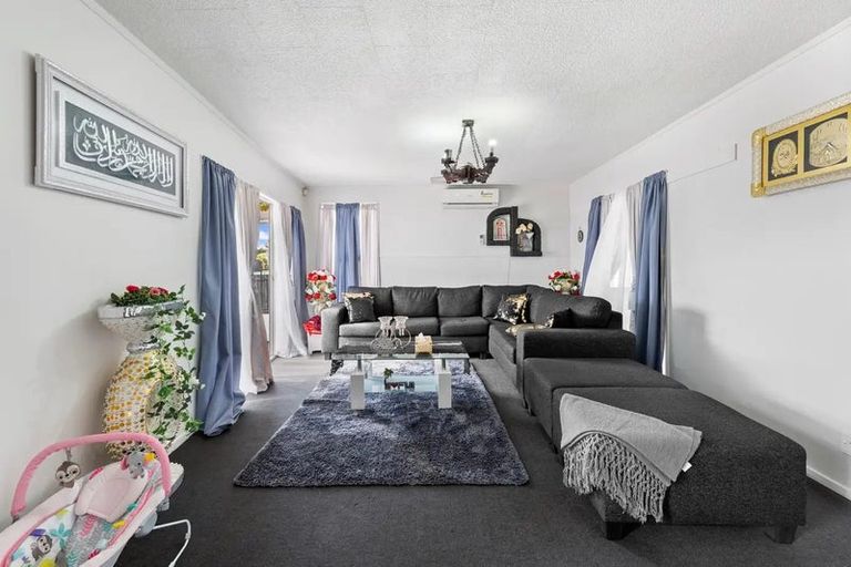 Photo of property in 13 Ewbank Place, Manurewa, Auckland, 2102
