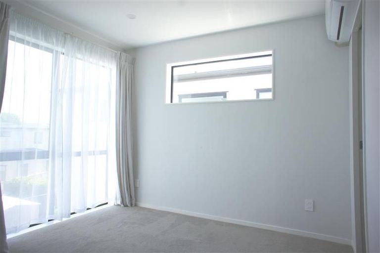 Photo of property in 42 Toanui Road, Hobsonville, Auckland, 0616