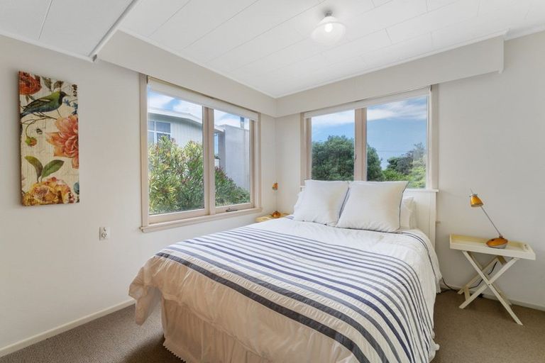 Photo of property in 4 Titoki Road, Waikanae Beach, Waikanae, 5036