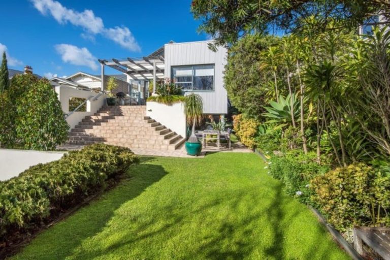 Photo of property in 59a Stanley Point Road, Stanley Point, Auckland, 0624