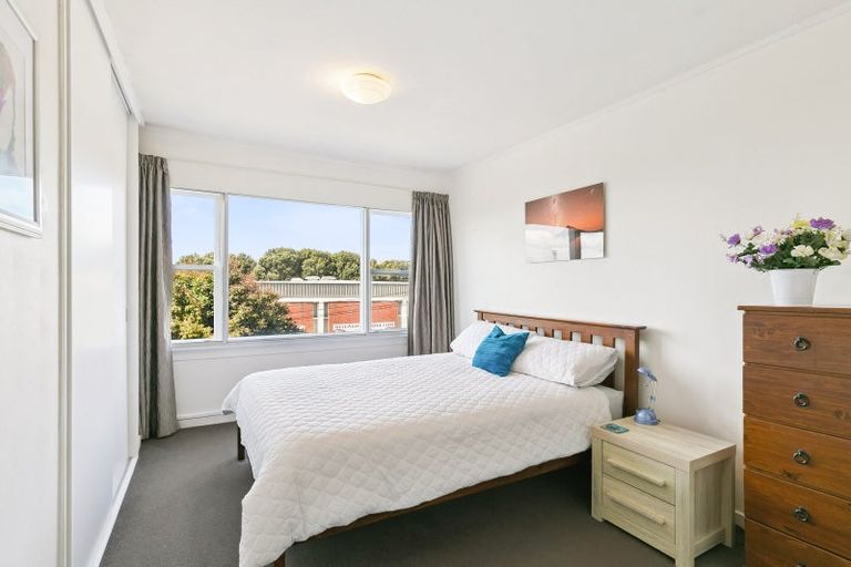 Photo of property in Newman Court Apartments, 2 Newman Terrace, Thorndon, Wellington, 6011