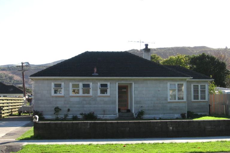 Photo of property in 43 Petherick Street, Taita, Lower Hutt, 5011