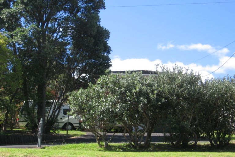 Photo of property in 15 Seaton Road, Murrays Bay, Auckland, 0630