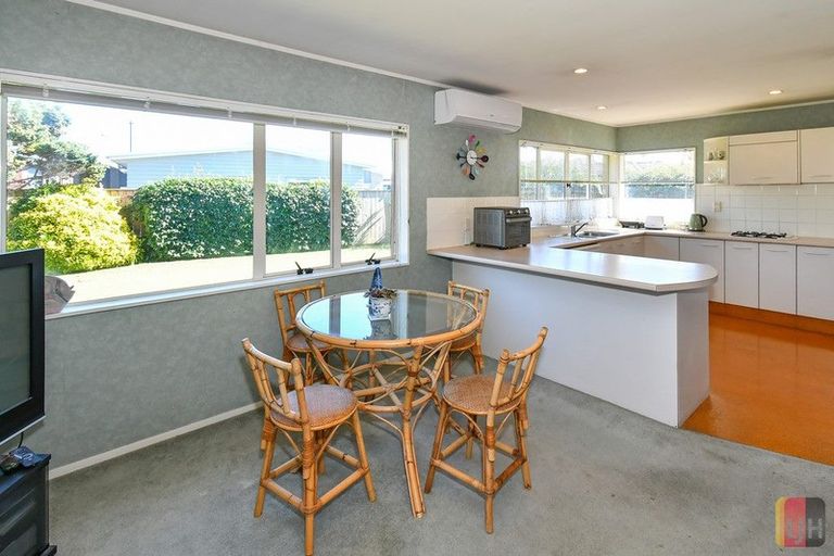 Photo of property in 28 Chippewa Place, Conifer Grove, Takanini, 2112