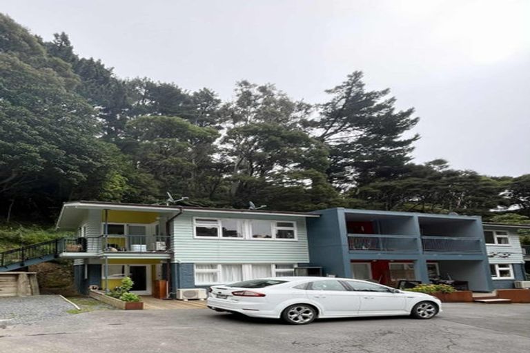 Photo of property in 2/8 Kaitawa Road, York Bay, Lower Hutt, 5013