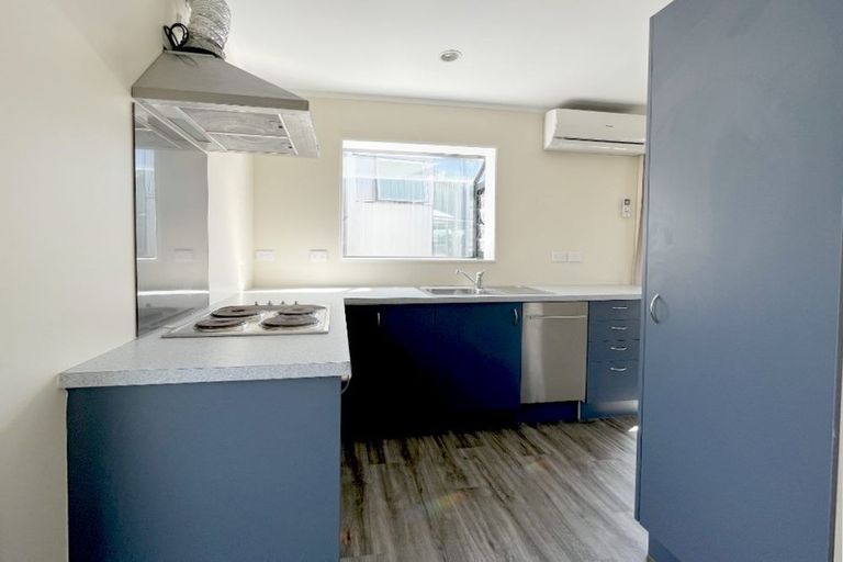 Photo of property in 4 Karo Place, Glendene, Auckland, 0602