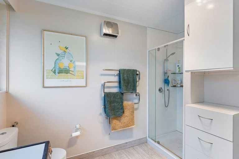 Photo of property in 35 Pehi Kupa Street, Waikanae, 5036