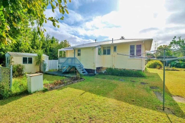 Photo of property in 26 Kirrie Avenue, Te Atatu South, Auckland, 0610