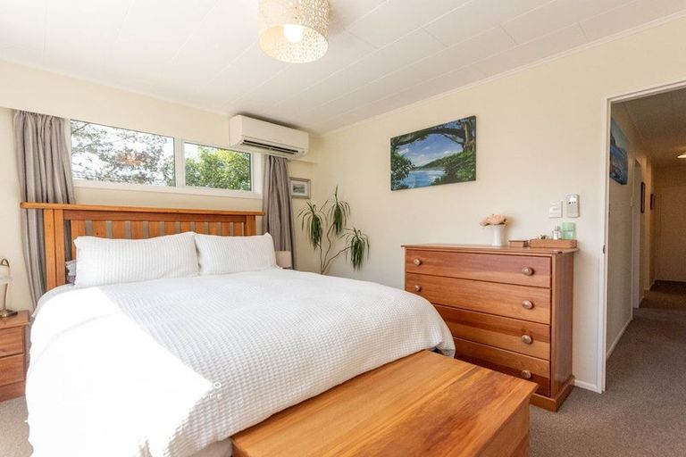Photo of property in 40 Larchmont Grove, Totara Park, Upper Hutt, 5018