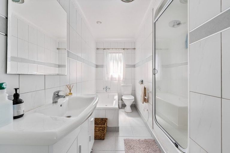 Photo of property in 19 Constable Lane, West Harbour, Auckland, 0618