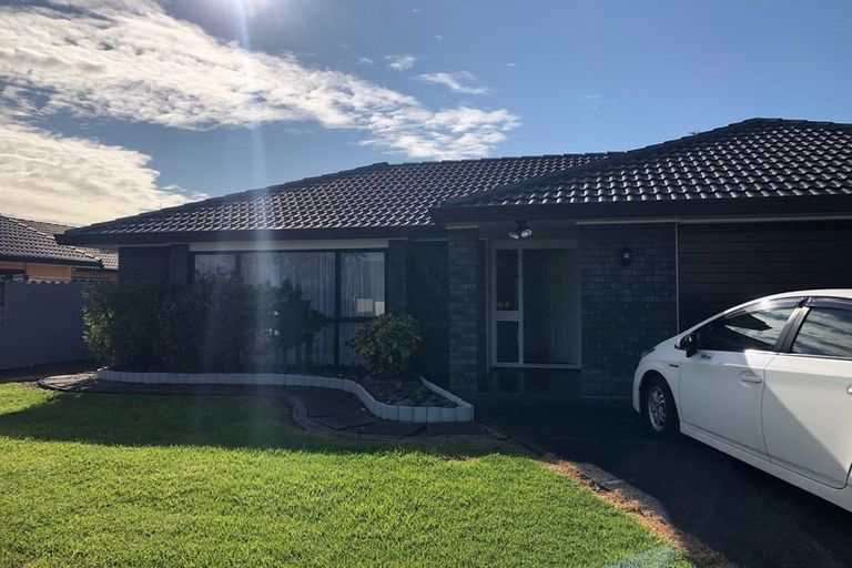 Photo of property in 57 Frank Nobilo Drive, Golflands, Auckland, 2013