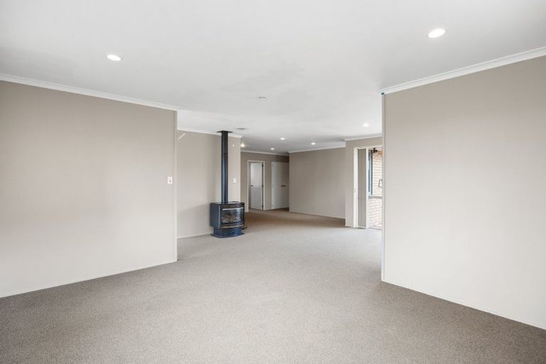 Photo of property in 8a Lloyd Drive, Nawton, Hamilton, 3200