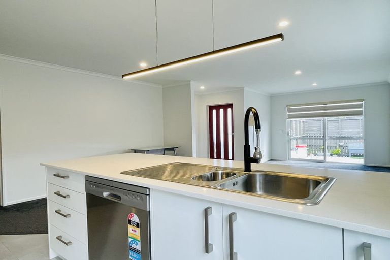 Photo of property in 9 Kutukutu Street, Takanini, 2112