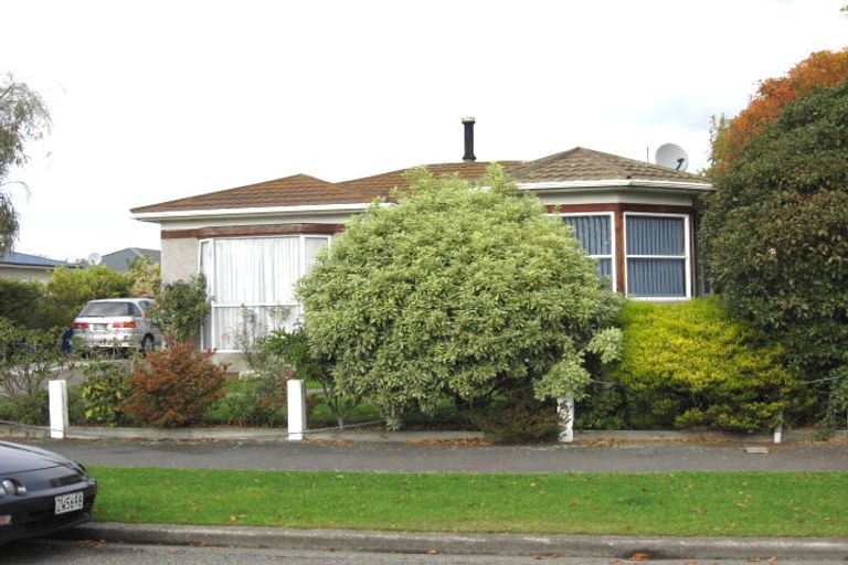 Photo of property in 16 Winters Road, Redwood, Christchurch, 8051